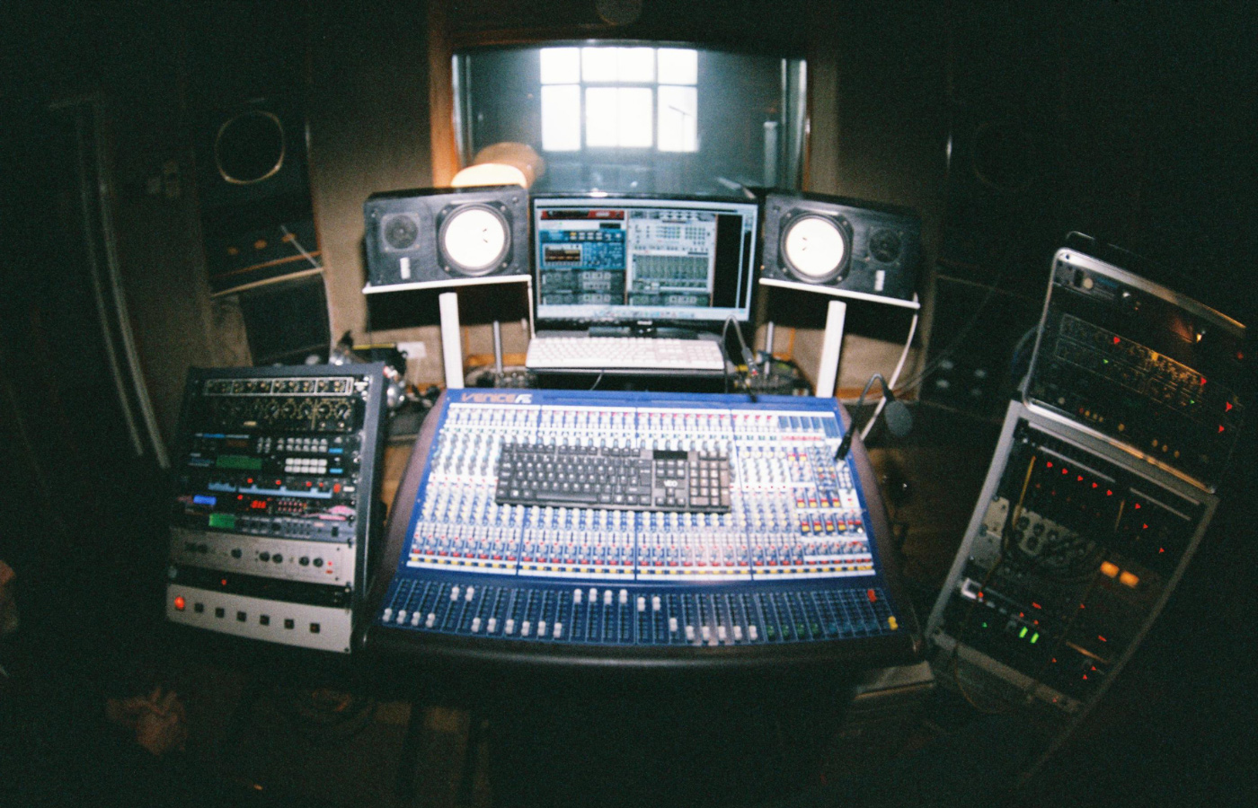 Soundwatch 2025 – Ultra Violet Neon Planet